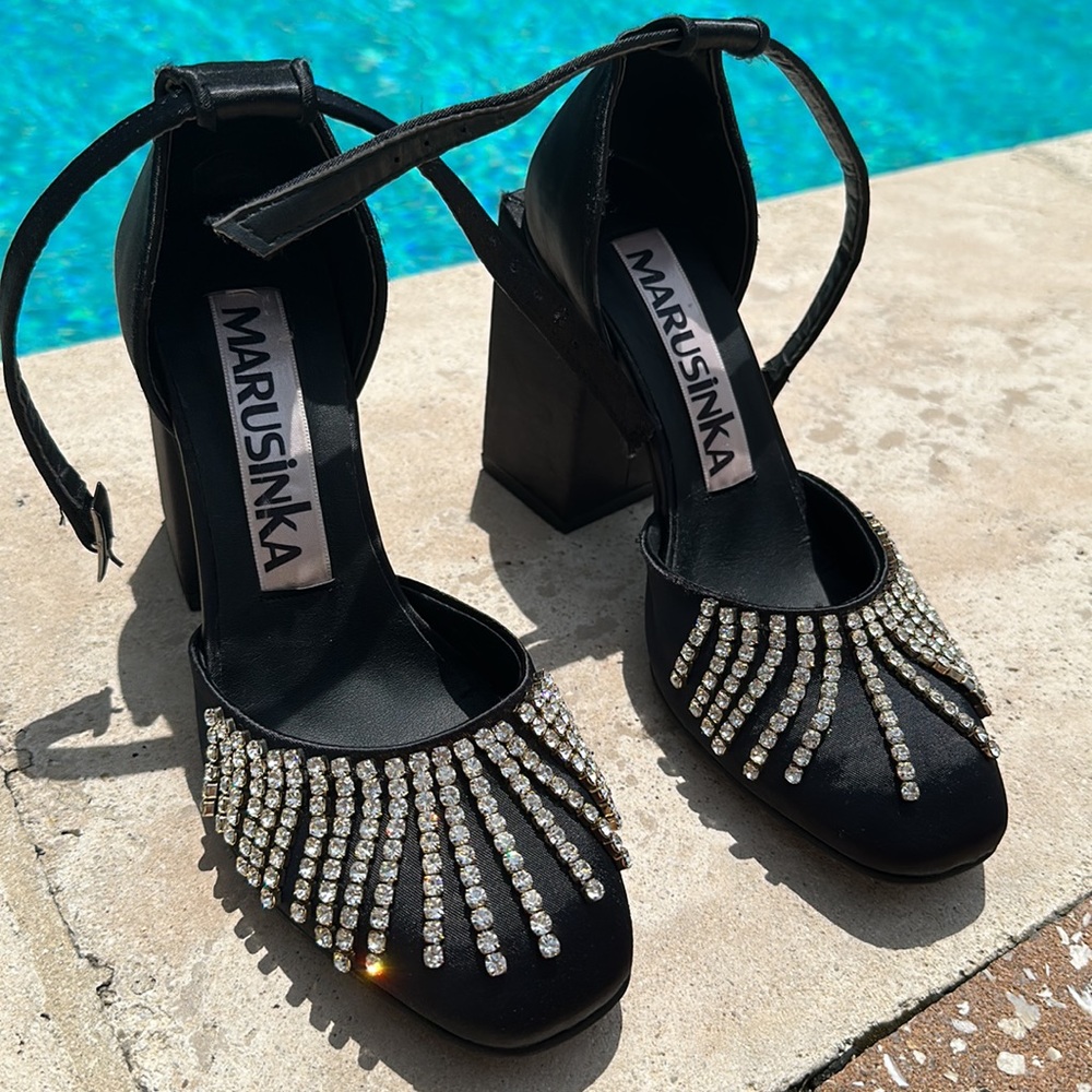 🆕 Crystal Embellished Sandals - Picture 3 of 8